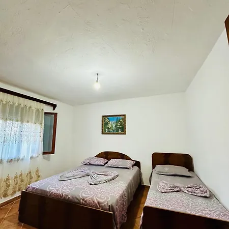 Joni House Gjiri I Lalzit * Durres
